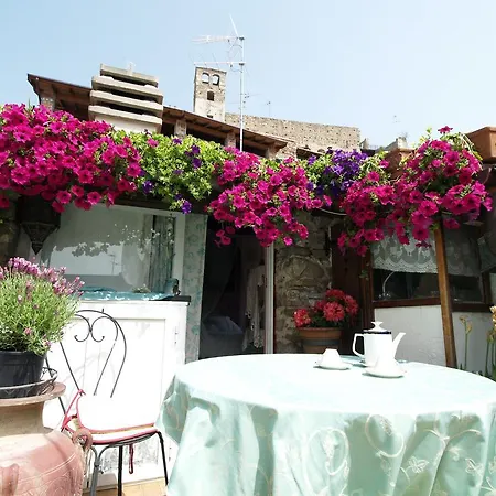 Le Petit Chateau Bed & Breakfast Dolceacqua