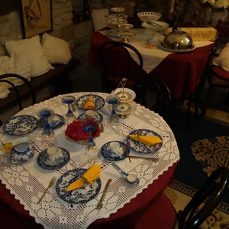 Le Petit Chateau Bed & Breakfast Dolceacqua