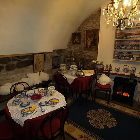 Le Petit Chateau Bed & Breakfast