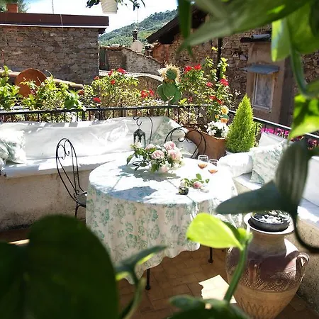 Le Petit Chateau
